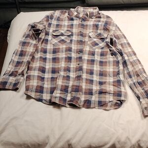 Club Room men's large sized long sleeved button down shirt